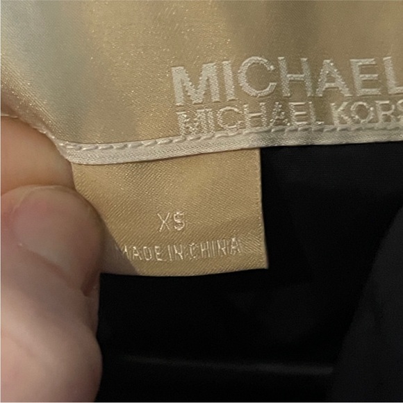 BRAND NEW, a Michael Kors heavy puffer coat, size XS, midnight blue - Picture 5 of 8